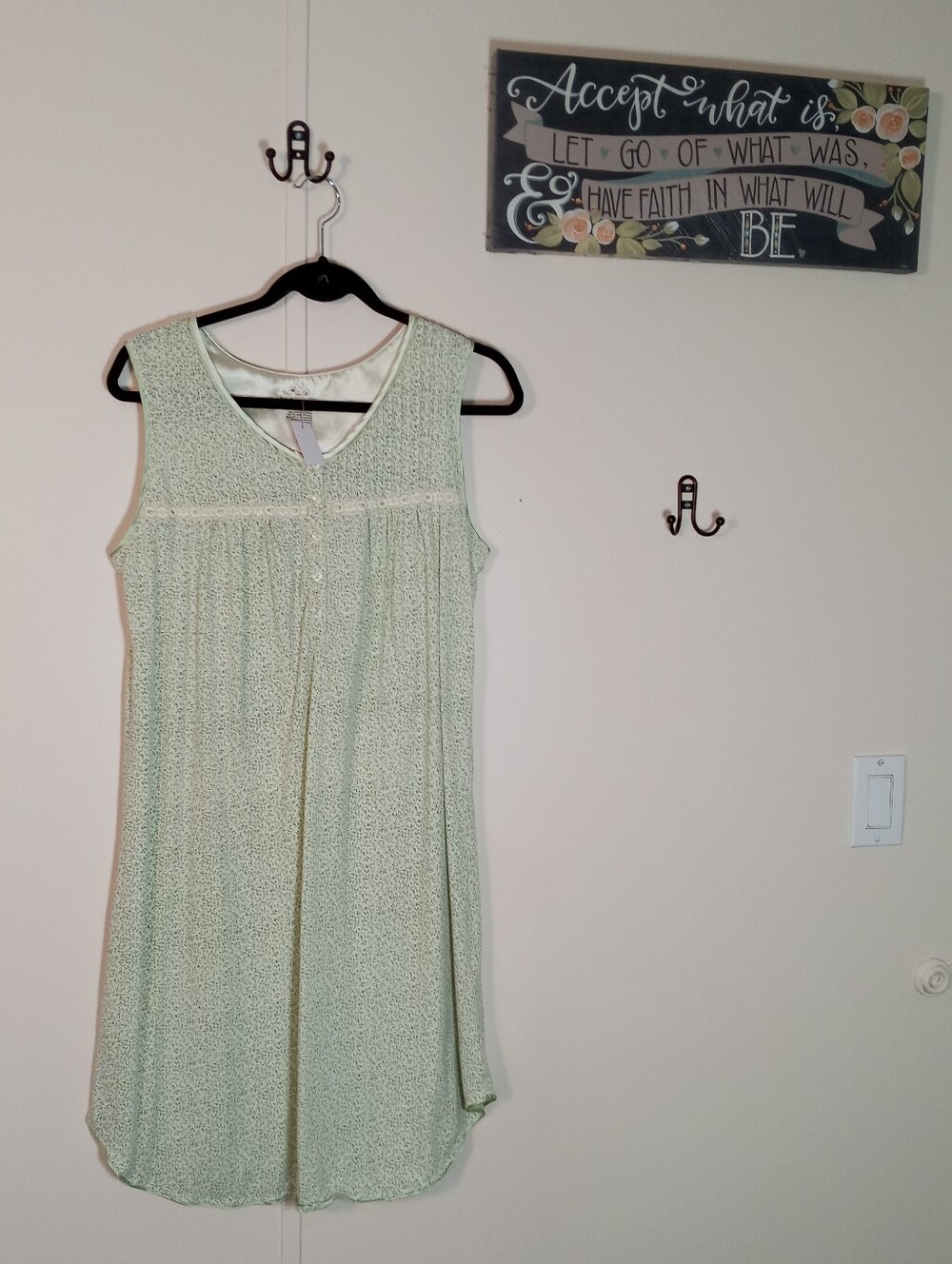 Secret Treasures Medium 8-10 Feminine green Floral Sleeveless nightgown
